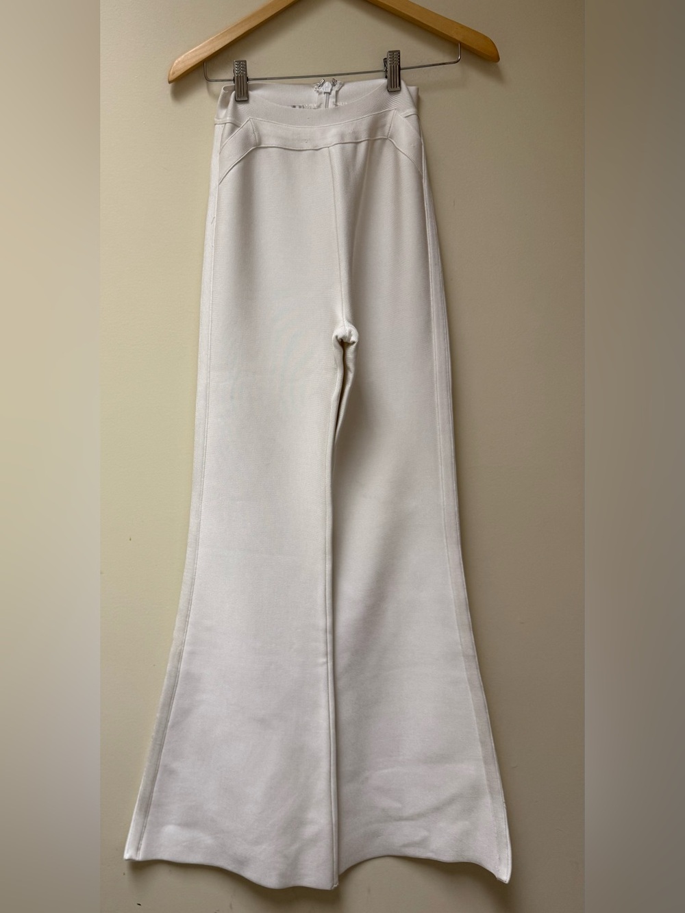 House of CB. London distinct paneled waistband with curved yoke detailin🌸